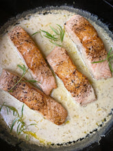 Load image into Gallery viewer, Fresh Salmon Filet, Champagne sauce for 2 Pers
