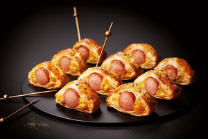 Mini Hot Dog Puff Pastry  20 Pcs