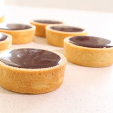 Load image into Gallery viewer, Mini chocolate Tartlets "12 Pcs"
