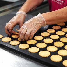 Load image into Gallery viewer, Shortbread cookies with salted butter caramel chips - Etui Tour Eiffel
